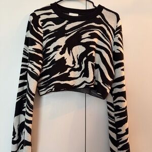 H and M blk/wht swirl design cropped sweater